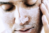 Claves para iluminar y rejuvenecer el rostro masculino
